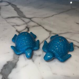 Antique Vintage Blue a ceramic Turtle Salt & Pepper Shakers!